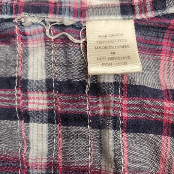 👸👕 Plaid design tie back deep Vneck shirt - Picture 2 of 15